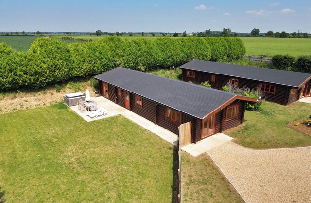 ASH LODGE, character holiday cottage, with pool in Greetham, Rutland