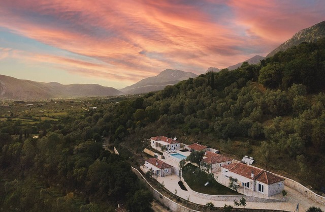 ASTRALI STONE VILLAS