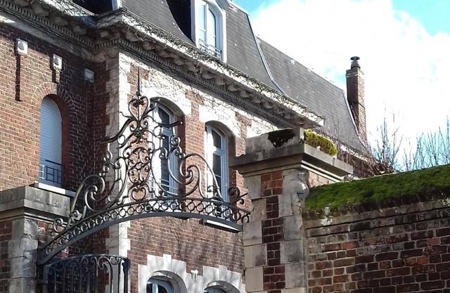 At the heart of the ramparts: new studio in a castle residence