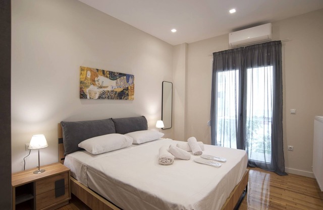 Athenian Escape 2BR, 2BA, Stylish Fully Reno Apt