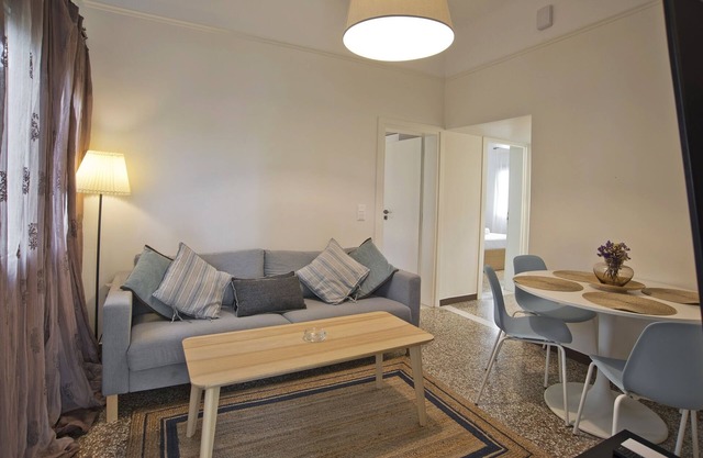 Athina 2BR Apt, Fully Equipped, Kitchen, AC, WiFi