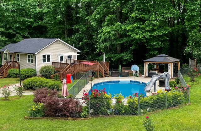 Atlanta Pool Home Near Airport, Attractions & Downtown 8 guests Max