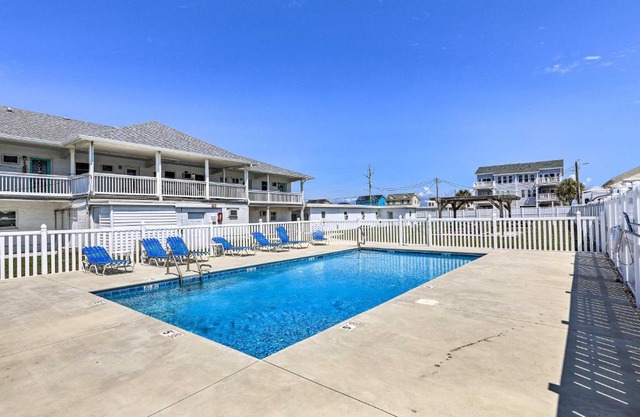 Atlantic Beach Studio with Community Pool!