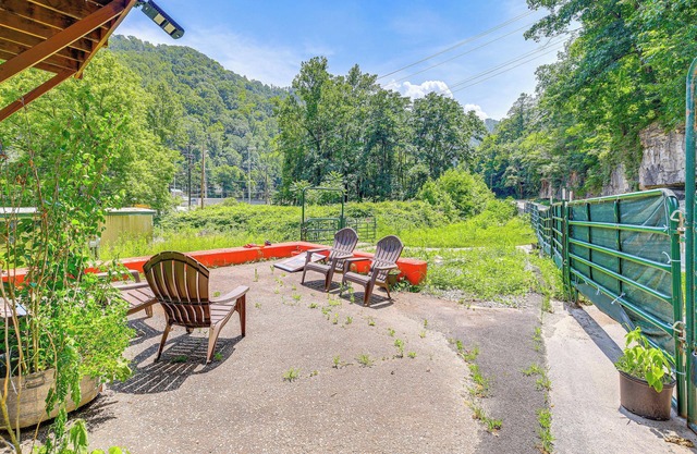 ATV Escape Near Hatfield-McCoy Trails in Matewan!