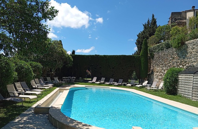 Atypical house with character: panoramic Alpilles, Luberon, and Ventoux views