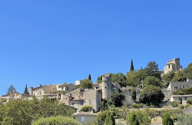 Atypical house in one of the most beautiful villages of the Drôme: le Poët Laval