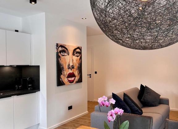 "Auslese 54" -Direkt am Moselufer- Gästezimmer & Ferienwohnung