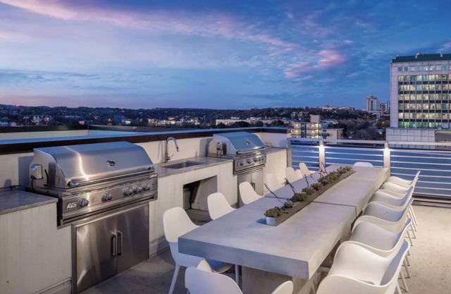 Austin Resort 2br Suite Friday Check-In