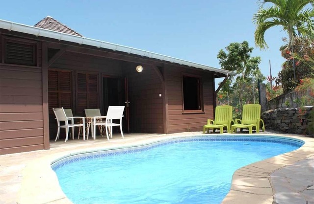 Authentic and comfortable Martinique Villa with pool, 400m from the beach