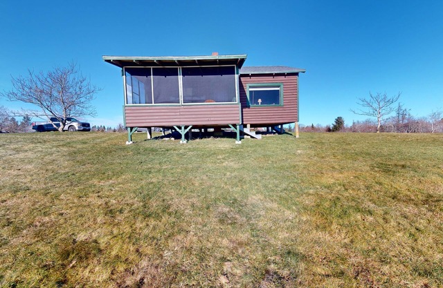 Authentic Maine Rustic Summer Cottage w Grill, Firepit, Internet - Dog Friendly