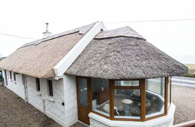Authentic Thatched Cottage with great views near Cliffs of Moher