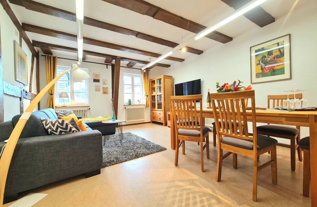 AVAHOME: Space for 6, WLAN, Netflix, Nespresso, parking spaces in the middle of Kandel