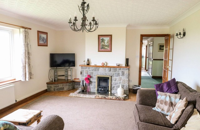 AWEL Y DDOL, pet friendly, character holiday cottage in Rhosybol