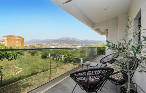 Awesome Apartment In Split With Wifi