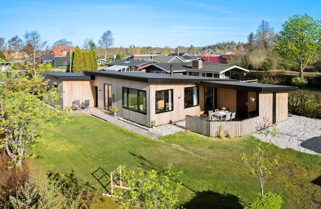 Awesome home in Børkop with kitchen