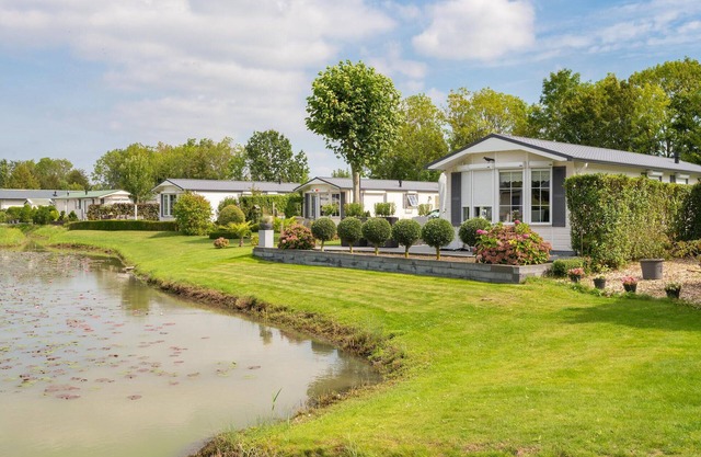 Awesome home in De Heen with WiFi