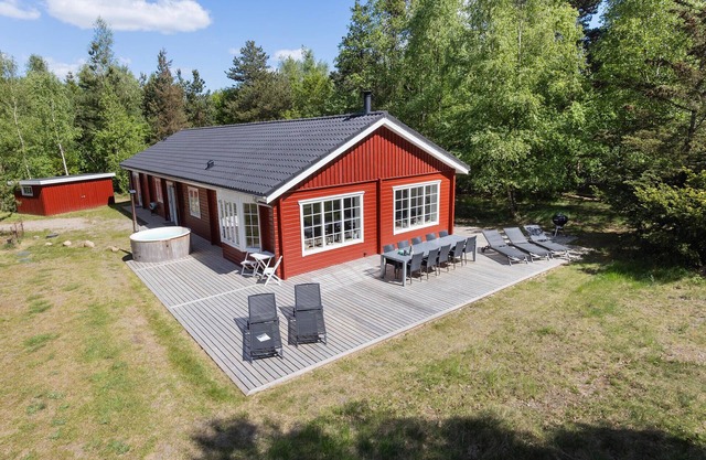 Awesome home in Højslev with sauna
