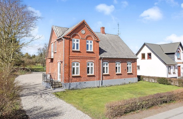 Awesome home in Humble with WiFi