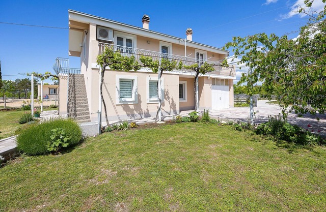 Awesome home in Katuni Rubici, Prpusa