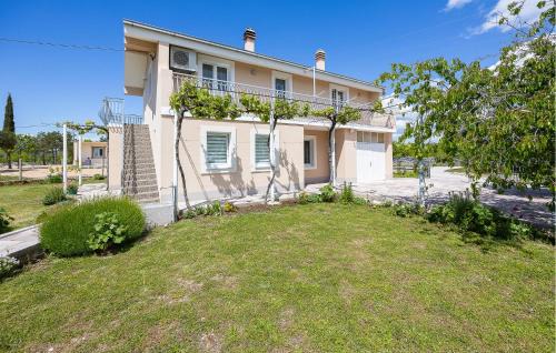 Awesome Home In Katuni Rubici, Prpusa