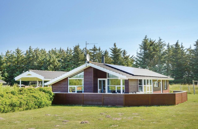 Awesome home in Løkken with kitchen