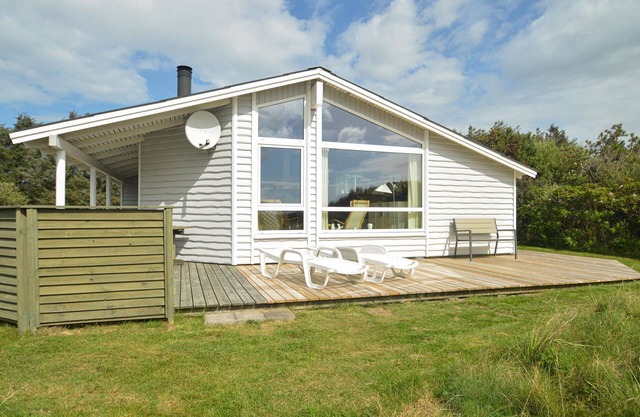 Awesome home in Løkken with sauna