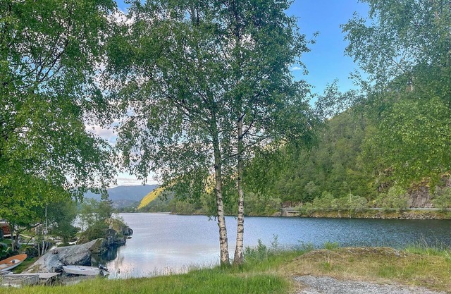 Awesome home in Sævareid with lake view