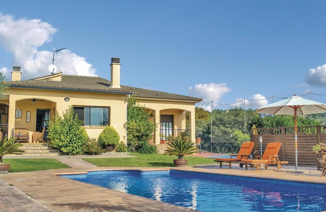 Awesome home in Tordera