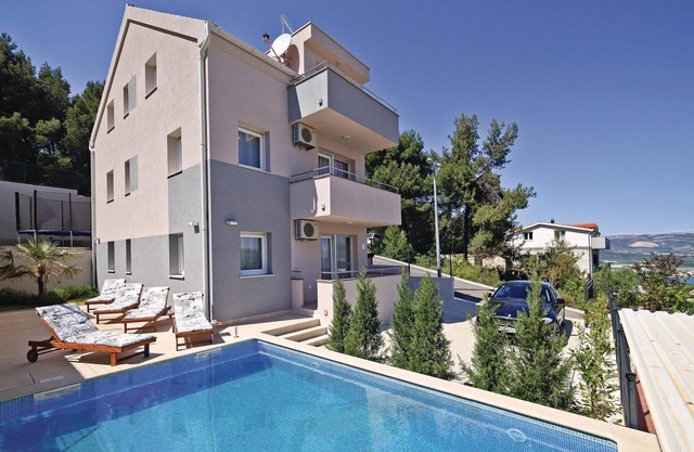 Awesome home in Zedno with WiFi