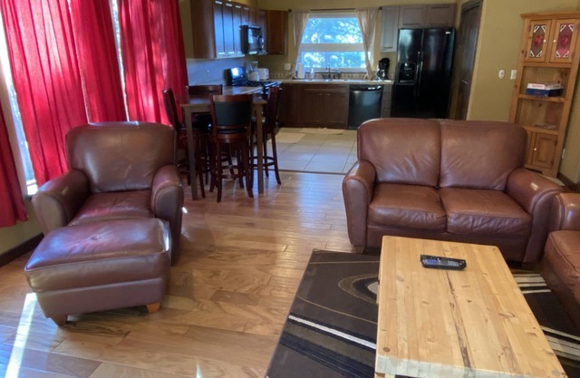 Awesome Mountain Getaway Just 15 minutes from Angel Fire, in the forest!