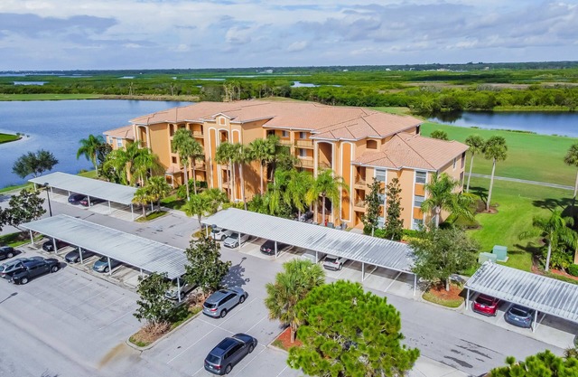 Awesome Views. 2 BR Condo in Riverstrand Golf Resort