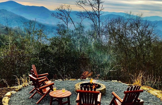 Awesome Views at High Elevations - 1 bedroom with King bed, 3 bath cabin