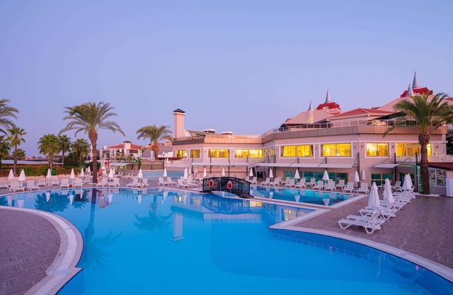 Aydinbey Famous Resort - Ultra All Inclusive