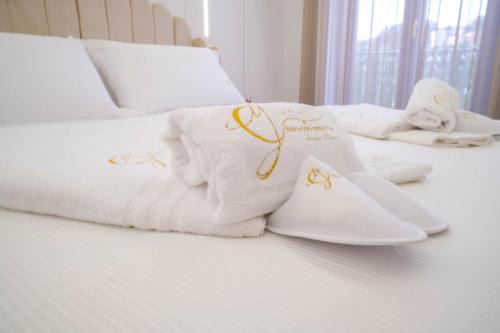 B&B Moon Greeting - design dream's