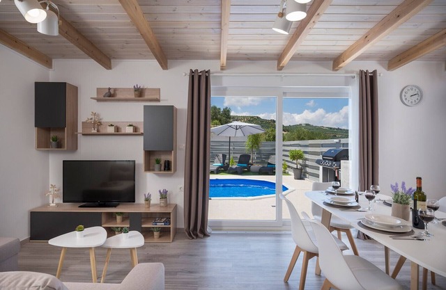B&M Villa Sirili