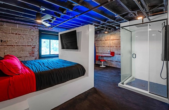 b3 Room4: Begin King Suite