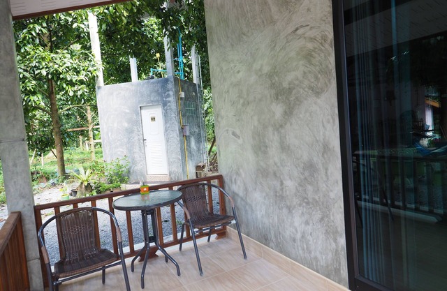 Baan Keree Thara Khiri Wong