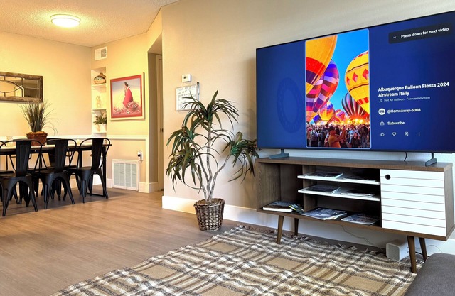 Balloon Route 66/Pool/Gated/Covered Free Parking/Playground/Centrally Located