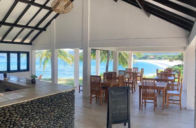 Balong Balong Surf Bungalows & Restaurant