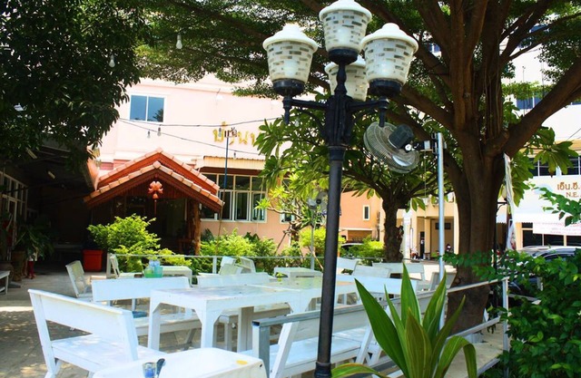 Ban Bua Resort & Hotel