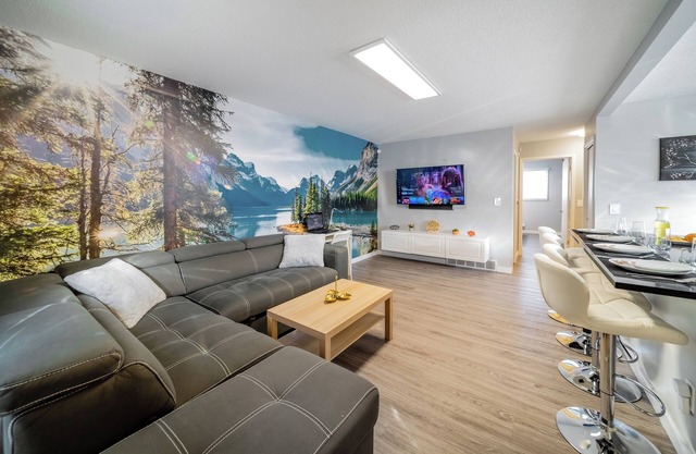 Banff-Themed King Size Retreat