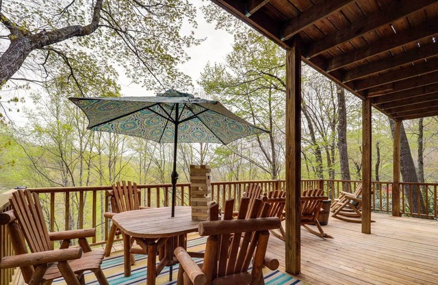 Banner Elk Cabin w/ Fire Pit: Pets Welcome