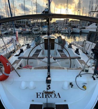 Barco EIROA en Alicante centro, Real club de regatas