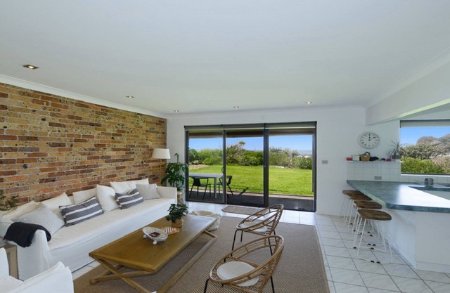 Bareena Cottage - Absolute Beachfront