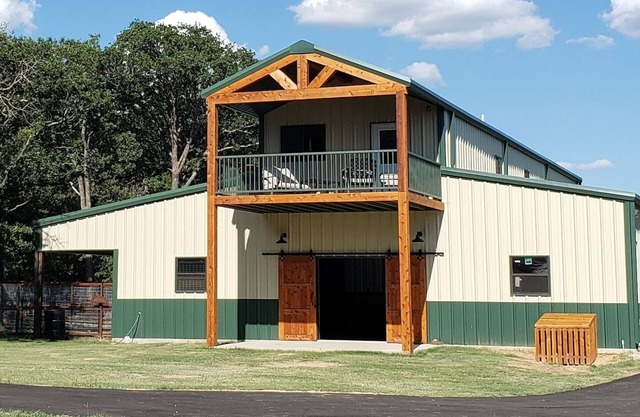 Barn Loft at Private Retreat - Horses Welcome
