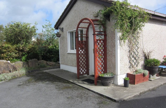 BARNA GALWAY STUDIO FOR TWO near Golf and Sea