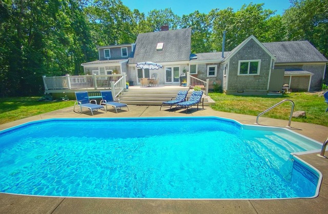 Barnstable Breeze with Seasonal Pool and Hot tub