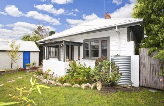 Barwon Heads beach house - 3 bedrooms - central location