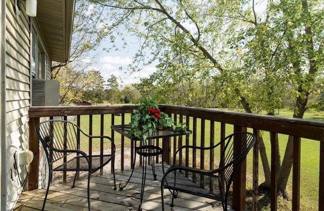 Bass Creek's Apt A