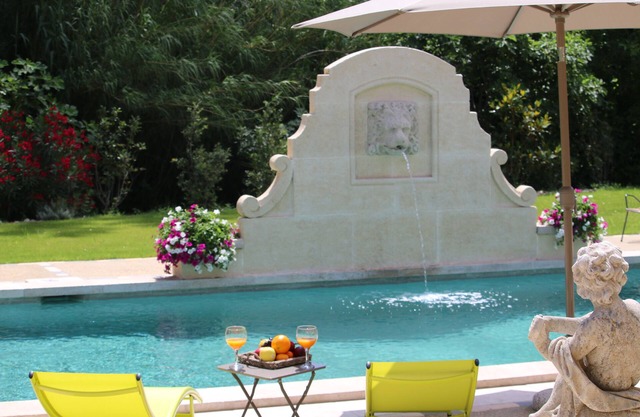 Bastide cypress for 2 people with swimming pool in the heart of Alpilles- Provence